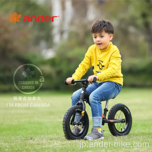 赤ちゃんの自転車のバランスをとる自転車ウォーキング自転車